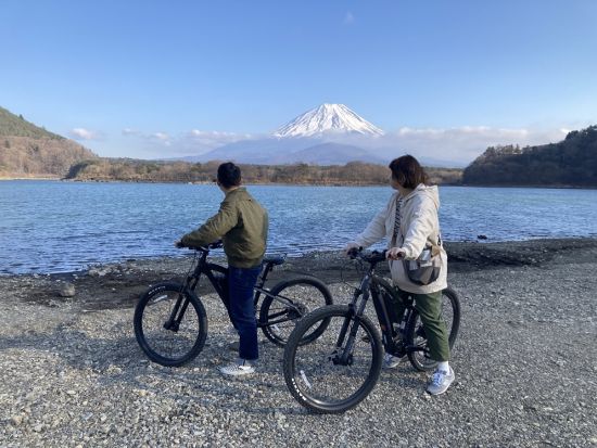 e-Bike体験 富士山の四季折々の豊かな自然を肌に感じサイクリングを堪能！写真データのサービス付＜午前・午後／13歳～／2～4名／山梨県＞