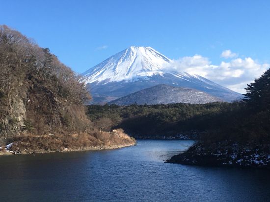 e-Bike体験 富士山の四季折々の豊かな自然を肌に感じサイクリングを堪能！写真データのサービス付＜午前・午後／13歳～／2～4名／山梨県＞