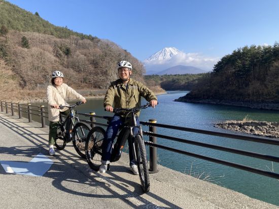 e-Bike体験 富士山の四季折々の豊かな自然を肌に感じサイクリングを堪能！写真データのサービス付＜午前・午後／13歳～／2～4名／山梨県＞