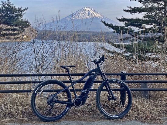 e-Bike体験 富士山の四季折々の豊かな自然を肌に感じサイクリングを堪能！写真データのサービス付＜午前・午後／13歳～／2～4名／山梨県＞