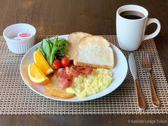 Kaleido-Lodge-Breakfast-01-600