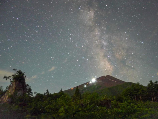 星空観察トレッキングツアー 富士山麓で星空観察をしながら自然体験を 写真データのサービス付＜夜／3歳～／2名～／山梨県＞