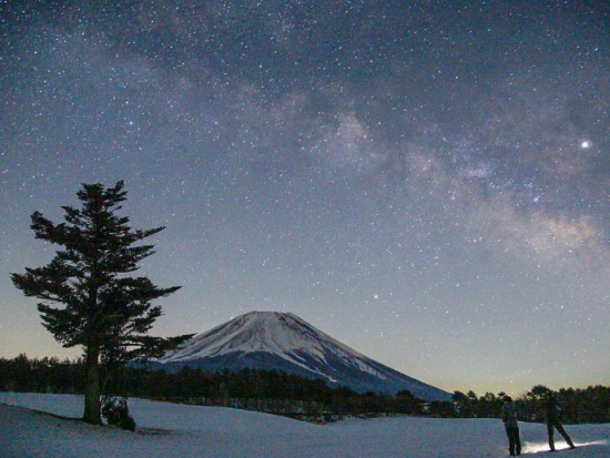 星空観察トレッキングツアー 富士山麓で星空観察をしながら自然体験を 写真データのサービス付＜夜／3歳～／2名～／山梨県＞