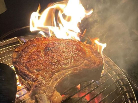 あか牛と伝統の田楽料理を味わう！アウトドア炭火焼ダイニング 普段は立ち入ることのできない「千年の草原」や渓谷の散策ができるフリータイムもあり＜6席限定／阿蘇発＞