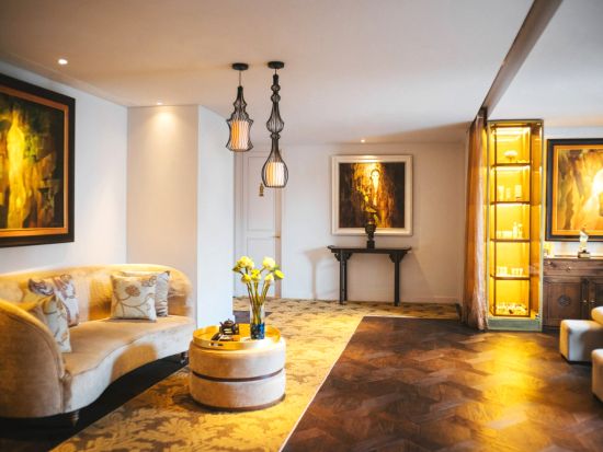 夜便でご帰国の方向け！5つ星ホテル「デザールサイゴンMギャラリーコレクション」にてマッサージorアフタヌーンティー＜ホーチミン市内ホテルお迎え＆空港お送り＞