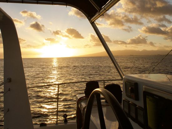 サンセットセーリング　マカニ号　嬉しいドリンク追加オプションあり！＜ワイキキ送迎可／ケワロ湾発＞