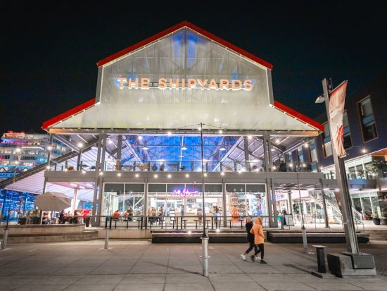 ノースバンクーバー造船所食べ歩きツアー　地元料理やクラフトビールなどおすすめグルメを堪能　立ち寄り9か所 ＜試食＆試飲付／英語ガイド＞