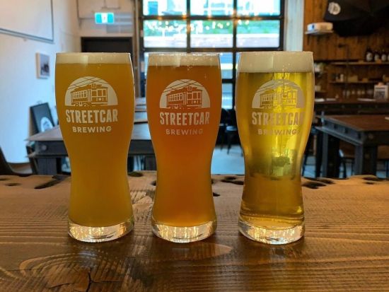 ノースバンクーバー造船所食べ歩きツアー　地元料理やクラフトビールなどおすすめグルメを堪能　立ち寄り9か所 ＜試食＆試飲付／英語ガイド＞