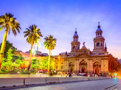 Chile_ Santiago_Plaza de Armas_pixta_67952797_M