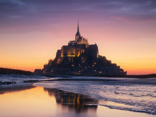 Mont_Saint_Michele_shutterstock_1010602963