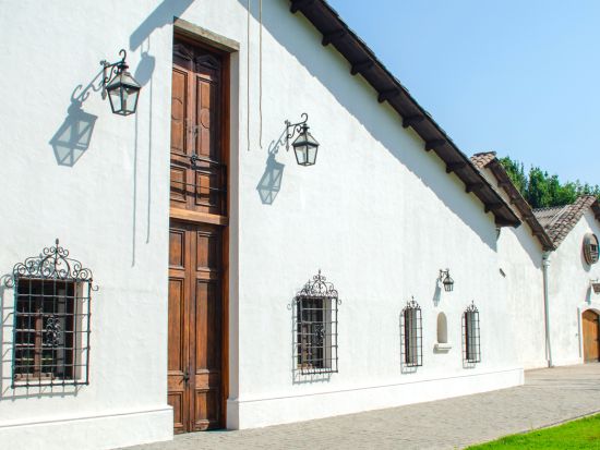 チリが愛するワイン！ウンドラーガ・ワイナリーツアー＜1日／ワイン試飲／英語ガイド／サンティアゴ発＞