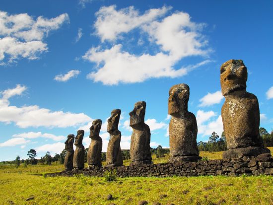 【イースター島】大人気ツアー同時申し込みプラン☆お得な価格で楽しもう！アフ・アキビ＋オロンゴ＆ラノ・カウ＋アナケナ＜混載／3日／英語ガイド／ハンガ・ロア村発＞
