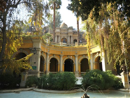 Chile_Santiago_Santa Lucía Hill_pixta_11431945_M_restored