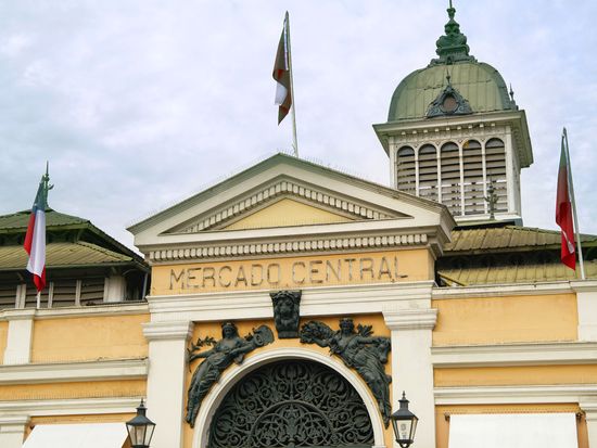Chile_Santiago_Central Market_AdobeStock_288252754