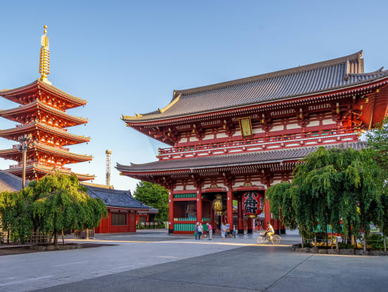 Japan_Tokyo_Asakusa_Sensoji Temple_shutterstock_710823280
