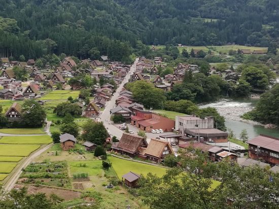 金沢発着日帰りワゴンツアー 世界遺産『白川郷』を満喫する旅 ラグジュアリーワゴンツアー＜1日＞