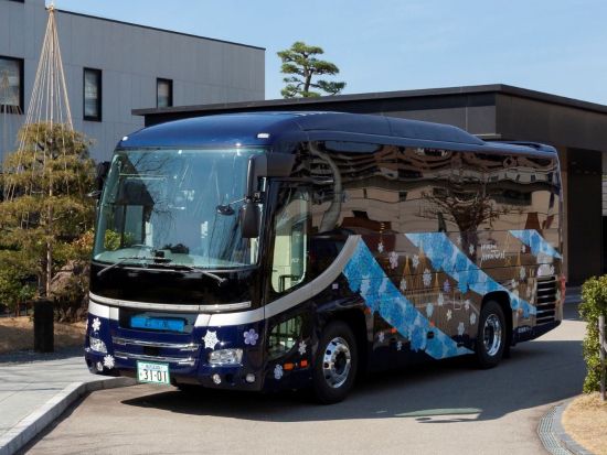 金沢発着市内観光バスツアー 兼六園+金沢21世紀美術館+ひがし茶屋街 金沢3大人気観光スポットを巡る 周遊ラグジュアリーバスで楽しむ！＜半日／近江町市場下車可＞