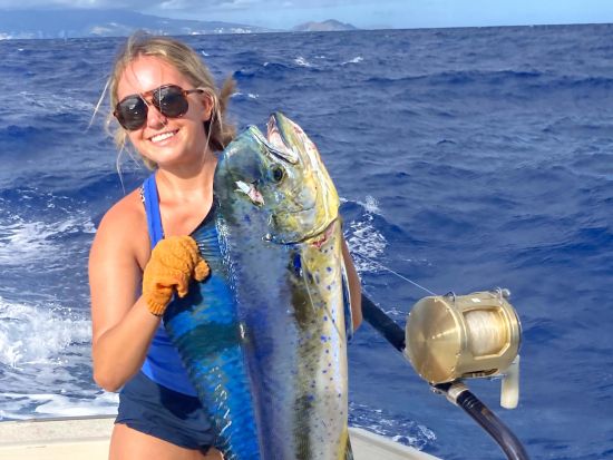 海釣り体験　気兼ねなく楽しめるプライベートクルーズ　カジキやマグロなど大物を狙おう！釣り用具付き＜貸切／4～10時間／ケワロ湾＞