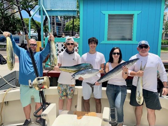 海釣り体験　気兼ねなく楽しめるプライベートクルーズ　カジキやマグロなど大物を狙おう！釣り用具付き＜貸切／4～10時間／ケワロ湾＞