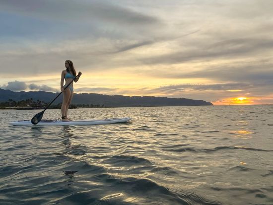 サンセットSUPツアー　ハレイワの穏やかな水上から夕日を堪能！＜2時間／英語ガイド＞by Rainbow Watersports