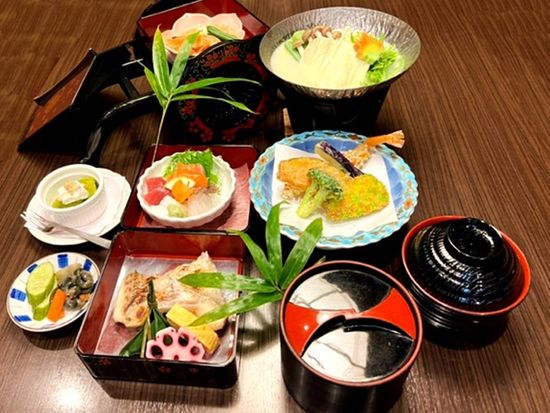 NK_岡崎茶寮 豆狸にて「御所車膳」