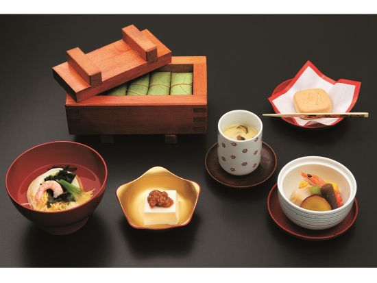 奈良駅発 日帰りバスツアー 大神神社＋キトラ古墳「四神の館」＋石舞台＋飛鳥寺＋橘寺  英語・中国語対応音声ガイドあり＜昼食付／JR奈良駅・近鉄奈良駅発＞