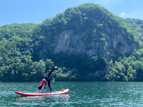 レイクSUP体験 北海道の大自然を湖の上から満喫 安定感抜群のボートなので初心者も安心♪＜4～11月／小学生以上＞byTACとかちアドベンチャークラブ
