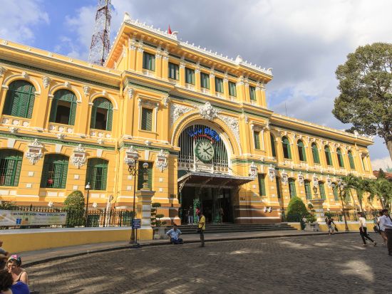 ホーチミンフォトジェニック半日観光ツアー　ピンクの教会＆スリ・タンディ・ユッタパニ寺院　貸切またはアオザイレンタル付きプランあり＜午前／日本語ガイド＞