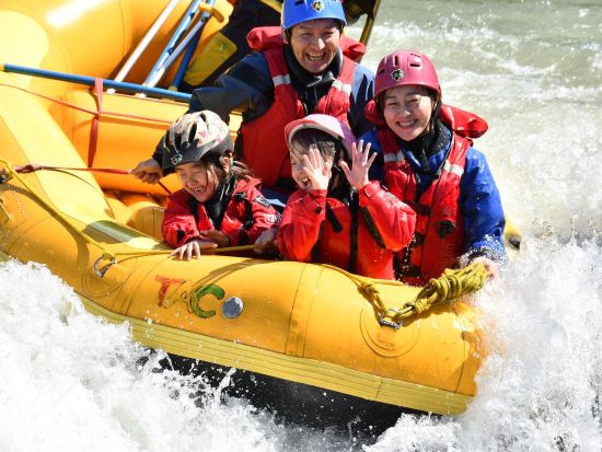 十勝川キッズラフティング パドルを持たずに川下り！家族揃って冒険の旅へ出発＜5～11月／4歳以上＞byTACとかちアドベンチャークラブ