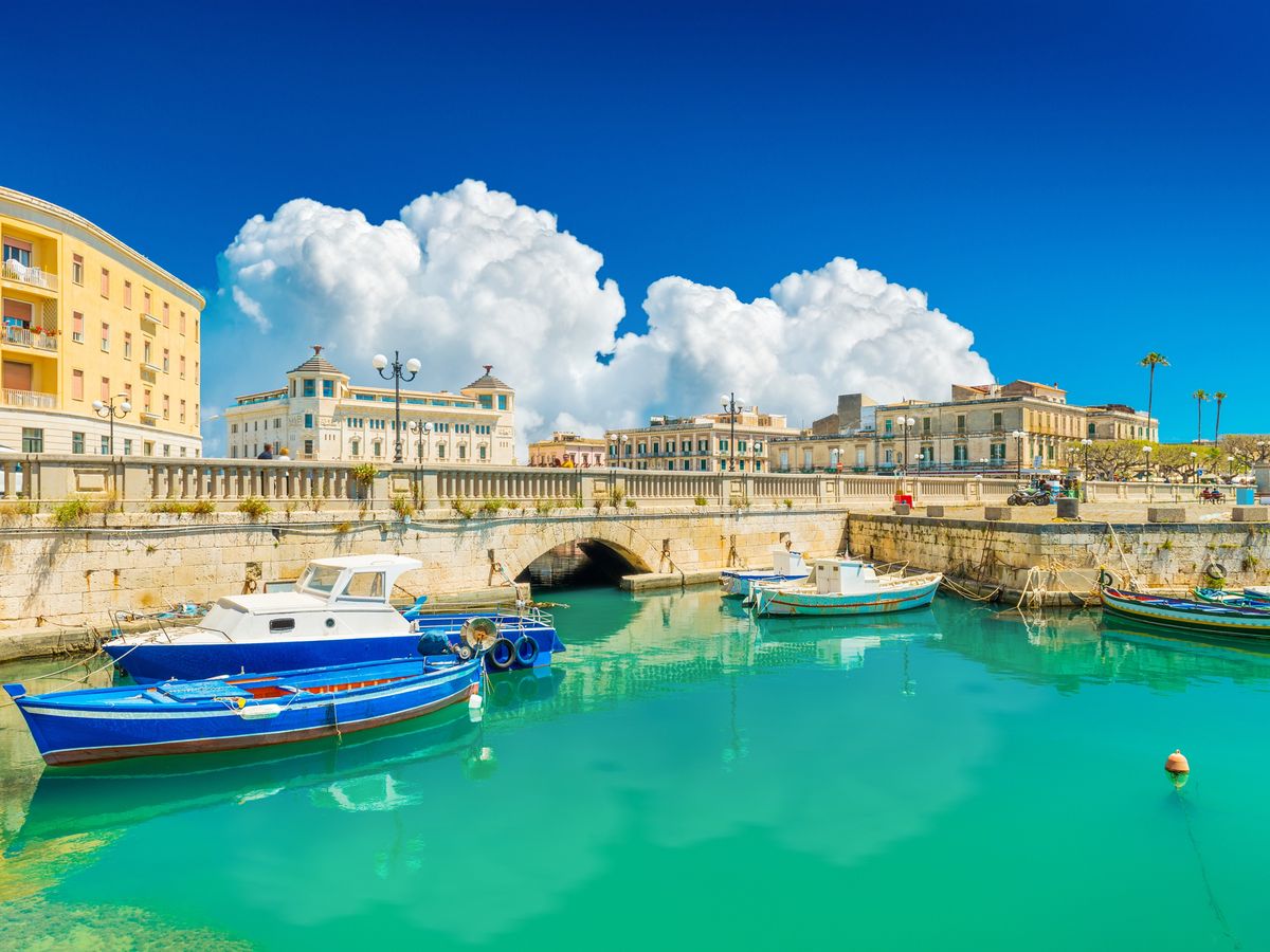 フェリーで行くイタリア・シチリア島日帰りツアー カターニャ＆エトナ