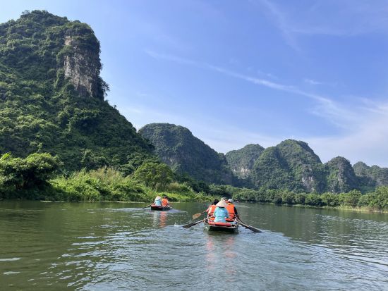 2大世界遺産を巡る！ハロン湾＋チャンアン1泊2日クルーズ「バーヤクラシック号」伝統的な木造テイストの帆船でアットホームな船旅を満喫