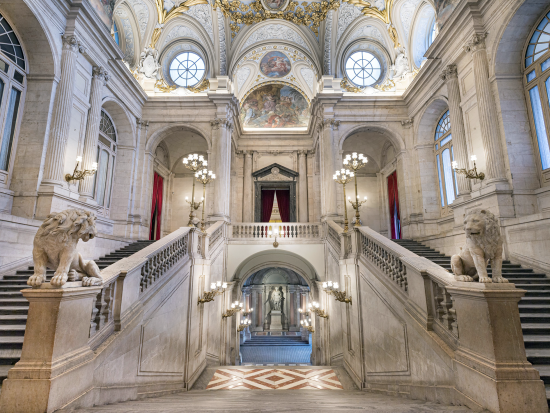 西洋美術史の専門家、公認ガイドペドロさんと行く！ マドリード王宮＜選べる出発時間／1.5時間／日本語／マドリード発＞