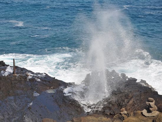 Hawaii_Oahu_HalonaBlowhole_shutterstock_151068428