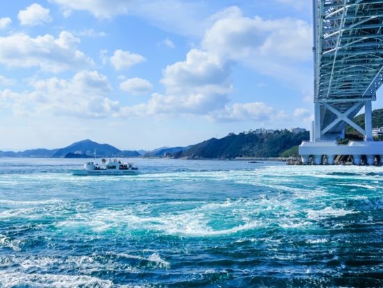 【英語バスツアー】インバウンド向けツアーに参加！ 鳴門渦潮+幸せのパンケーキ 淡路島+道の駅くるくるなると+阿波おどり会館を巡る日帰り観光＜大阪発／英語ガイド＞