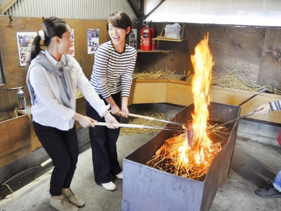 桂浜散策＋カツオの藁焼きタタキ体験ツアー 坂本龍馬が愛した桂浜と高知のグルメを満喫する旅 ＜午前／昼食付／MY遊バス 桂浜券付／こうち旅広場発・高知市内着＞