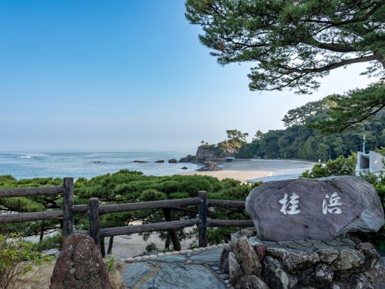 桂浜散策＋カツオの藁焼きタタキ体験ツアー 坂本龍馬が愛した桂浜と高知のグルメを満喫する旅 ＜午前／昼食付／MY遊バス 桂浜券付／こうち旅広場発・高知市内着＞