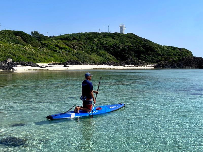 徳之島 金見海水浴場SUPツアー ガイドの向井さんと一緒に徳之島の海で
