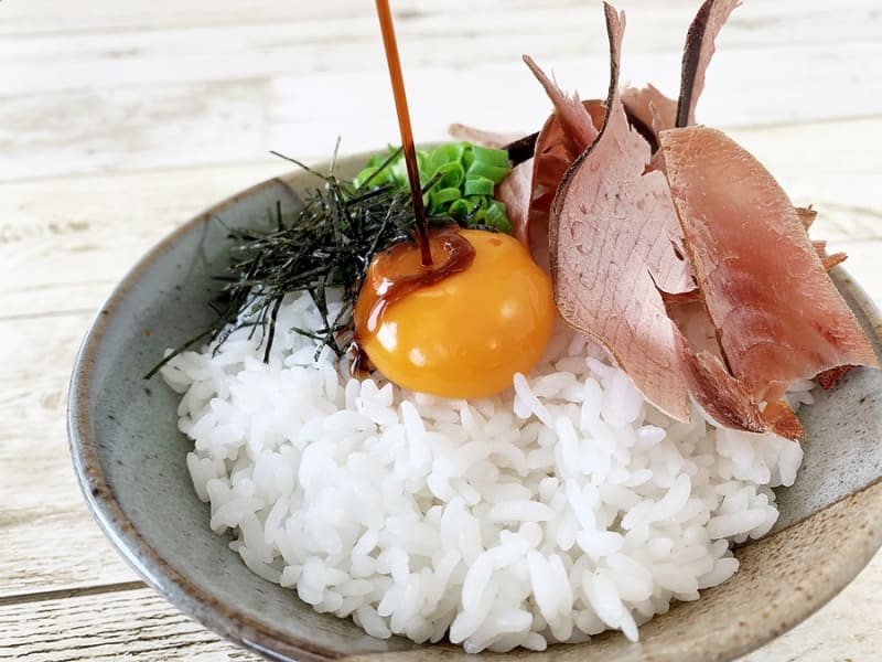 10401737-002_焼津石原水産　魚屋がつくった食べるおだし_たまごかけごはん_S