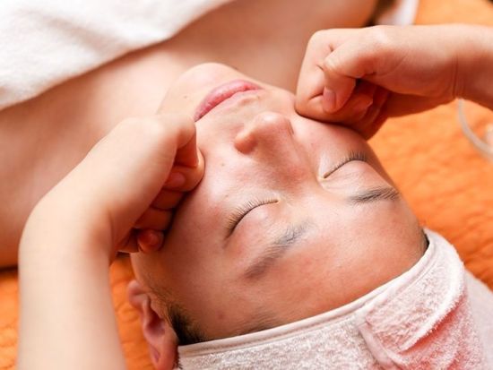 ミナミ・エステサロン　丁寧な素手マッサージが好評！選べる骨気（コルギ）or 全身ケアコース＜日本語OK／明洞駅徒歩6分＞