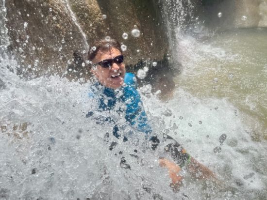 オーチョリオス1日ツアー　人気のダンズリバー滝登り＆名物いかだ下りを体験＜日本語ガイド／モンテゴベイ発・オーチョリオス発・キングストン発＞