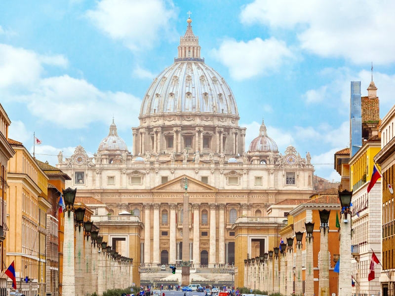 Italy_Rome-St_Peter_Cathedral_shutterstock_249198943