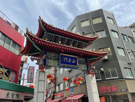 南京町グルメツアー 行列必至の焼き小籠包や豚まんを食す旅 YUNYUN＋老祥紀＋ぎょうざ苑　花文字のオリジナルネームプレート付き＜ 2.5時間／食事付／神戸市＞