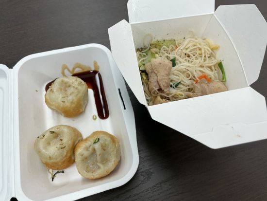 南京町グルメツアー 行列必至の焼き小籠包や豚まんを食す旅 YUNYUN＋老祥紀＋ぎょうざ苑　花文字のオリジナルネームプレート付き＜ 2.5時間／食事付／神戸市＞