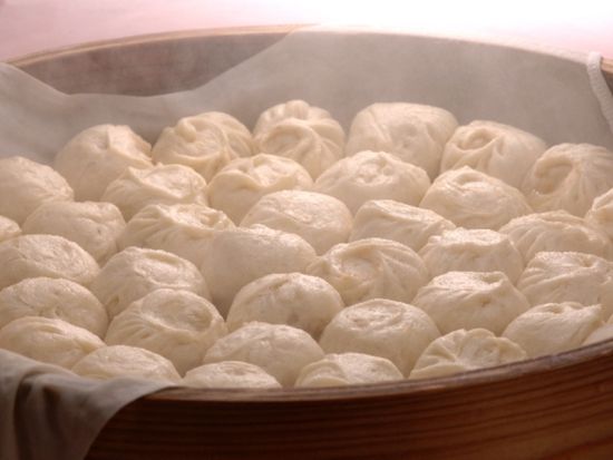 南京町グルメツアー 行列必至の焼き小籠包や豚まんを食す旅 YUNYUN＋老祥紀＋ぎょうざ苑　花文字のオリジナルネームプレート付き＜ 2.5時間／食事付／神戸市＞