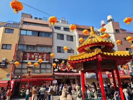 南京町グルメツアー 行列必至の焼き小籠包や豚まんを食す旅 YUNYUN＋老祥紀＋ぎょうざ苑　花文字のオリジナルネームプレート付き＜ 2.5時間／食事付／神戸市＞