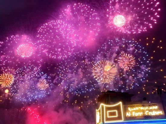 【2026年12月31日限定】カウントダウンディナークルーズ　ダウ船からブルジュ・ハリファの花火を鑑賞！＜ビュッフェ／ホテル往復送迎／ドバイ発＞