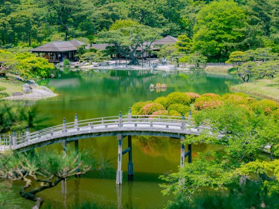 貸切観光タクシー 香川の名所巡り 栗林公園＋屋島＋金刀比羅宮 片道は空港送迎も可＜8時間／1-9名／高松発着＞4名参加で1名13,600円～by 平井タクシー