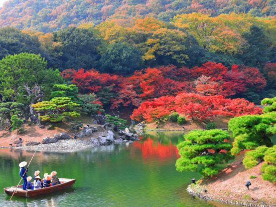 貸切観光タクシー 栗林公園＋地元で人気のうどん店を巡る半日プラン＜3時間／1-9名／高松発着＞4名参加で1名5,100円～by 平井タクシー