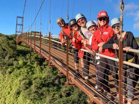 ジップライン4本または6本ツアー　スリル満点！ハワイ最長の吊り橋体験付き＜英語ガイド＞