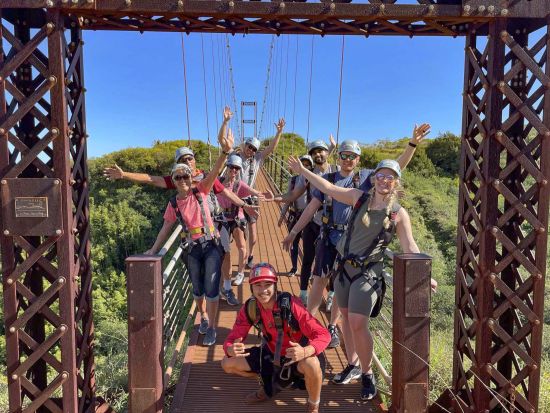 ジップライン4本または6本ツアー　スリル満点！ハワイ最長の吊り橋体験付き＜英語ガイド＞